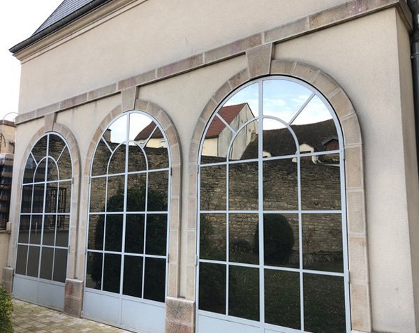 Facade ornament in stone. Straight band.