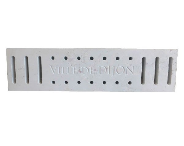 Outdoor drain in stone - Custom drain in softened light Comblanchien stone for the city of Dijon Outdoor drain in stone - Custom drain in softened light Comblanchien stone for the city of Dijon