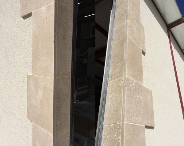 Corner chain on facade