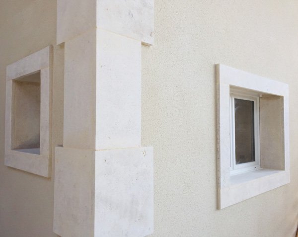 Corner chain in stone - Semond Blended