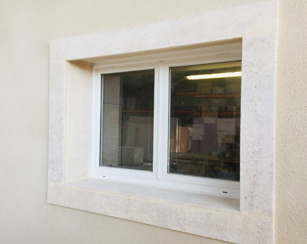 Cladding frame in limestone