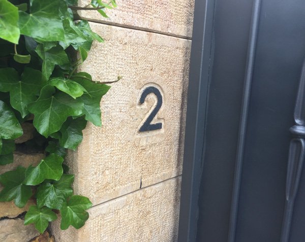 Cladding stone for gate pillar