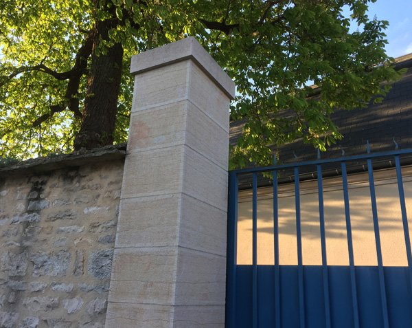 Corton stone pilaster Corton stone pilaster