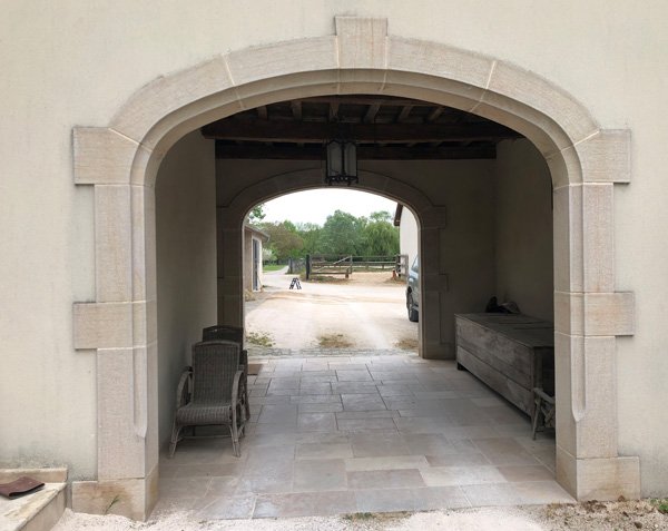 Basket-handle arch in natural limestone