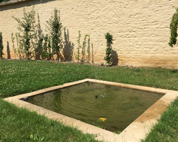 Bassin provençal en pierre - Lanvignes Doré-Jaune Vieilli