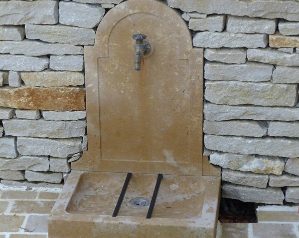 Fontaine en pierre - Livraison France, Suisse, Europe... - Lanvignes Doré-Jaune Vieilli Fontaine en pierre - Livraison France, Suisse, Europe... - Lanvignes Doré-Jaune Vieilli