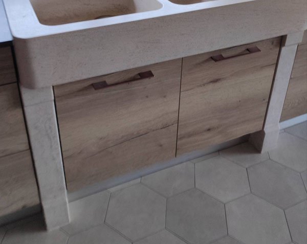 Facing in dressed stone - Jambs for sink or basin