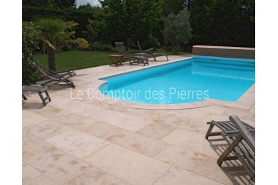 Escalier roman en pierre naturelle - Margelles de piscine. Escalier roman en pierre naturelle - Margelles de piscine.