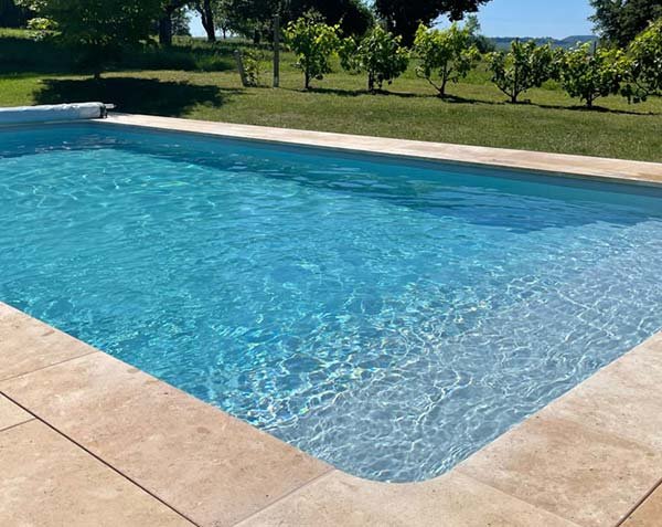 Pool in Burgundy natural stone - Radiused corner Pool in Burgundy natural stone - Radiused corner
