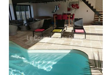 Margelle d'angle sortant en pierre naturelle - Piscine Margelle d'angle sortant en pierre naturelle - Piscine