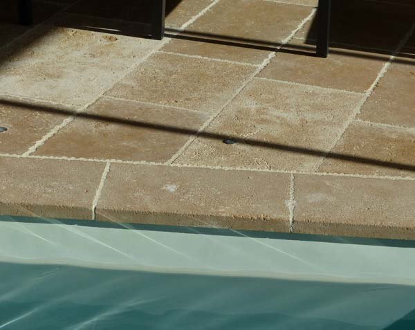 Pool edge in stone - Lanvignes Doré-Yellow Tradition.