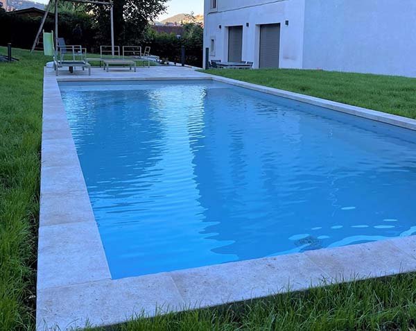 Margelle piscine Bord droit - Pierre naturelle Semond Nuancé