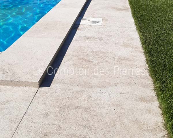 Margelles et plage de piscine en pierre naturelle de Bourgogne - Semond Nuancé Classique - Epaisseur 5 cm Margelles et plage de piscine en pierre naturelle de Bourgogne - Semond Nuancé Classique - Epaisseur 5 cm