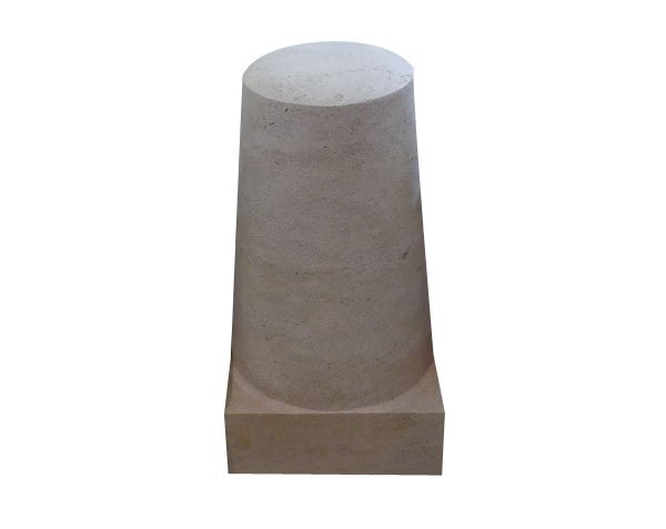Bollard in natural limestone from Burgundy Bollard in natural limestone from Burgundy