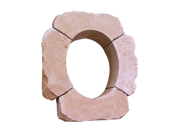 Oculus in limestone - Stone house