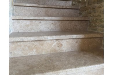 Habillage d'escalier en pierre - Lanvignes Doré-Jaune Vieilli Habillage d'escalier en pierre - Lanvignes Doré-Jaune Vieilli