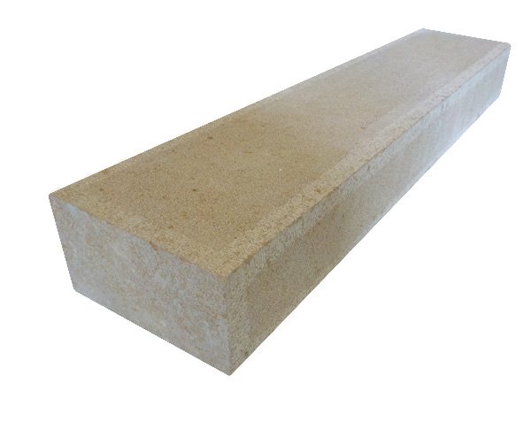 Threshold limestone - Chiseled and bush-hammered finish