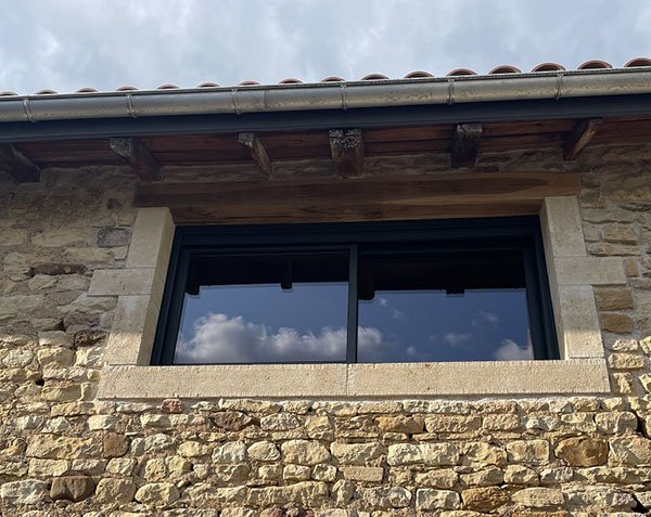 Window surround Window surround