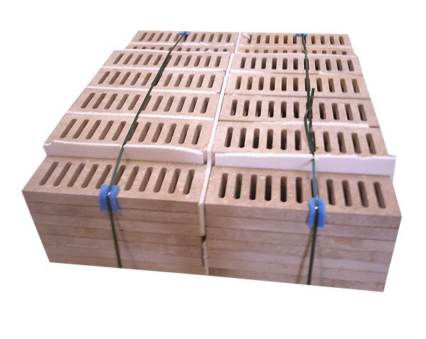 Caniveau percé en pierre de Bourgogne - Lanvignes Doré-Jaune Vieilli Caniveau percé en pierre de Bourgogne - Lanvignes Doré-Jaune Vieilli