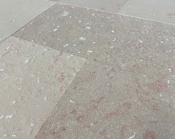 Rocherons Blended limestone - Flamed finish - 30 x 30 cm format