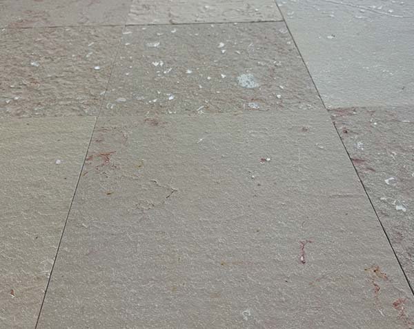 Gray stone with pink veins - Flamed finish