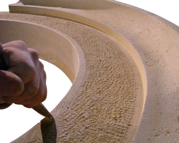 Détail de lucarne en pierre de Bourgogne - Lucarne arrondie Détail de lucarne en pierre de Bourgogne - Lucarne arrondie