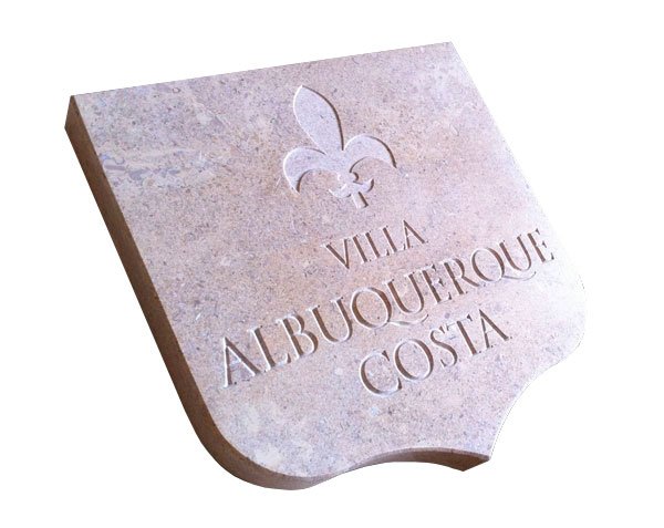 Blason avec gravure sur pierre de Bourgogne Blason avec gravure sur pierre de Bourgogne