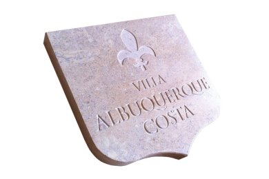 Blason avec gravure sur pierre de Bourgogne Blason avec gravure sur pierre de Bourgogne