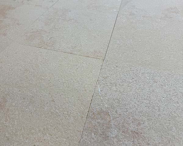 Rocherons Gold - Flamed finish for terrace and outdoor flooring