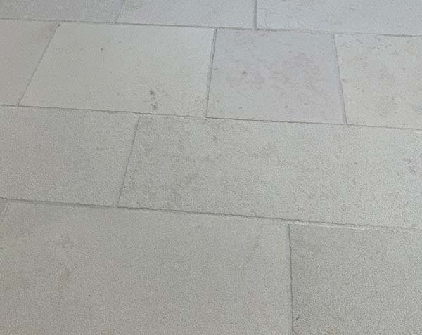 Rocherons Vieux Beaune fin (finition bouchardé fin) Rocherons Vieux Beaune fin (finition bouchardé fin)