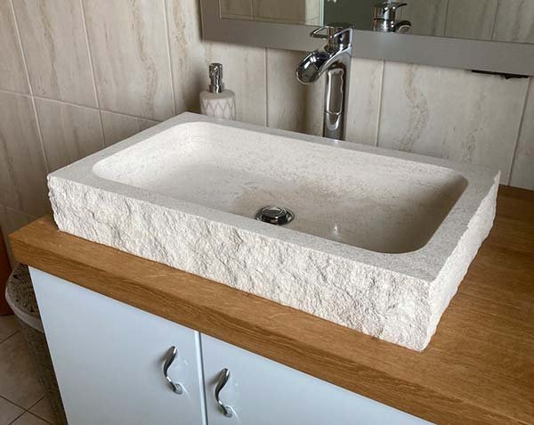 Rough washbasin Uzès in natural limestone Charmot Light Honed finish