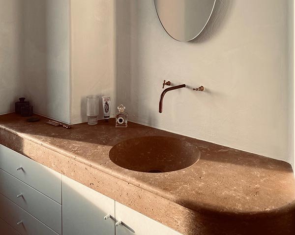 Vasque aux angles arrondis sur mesure en pierre - Lanvignes Antiquaire