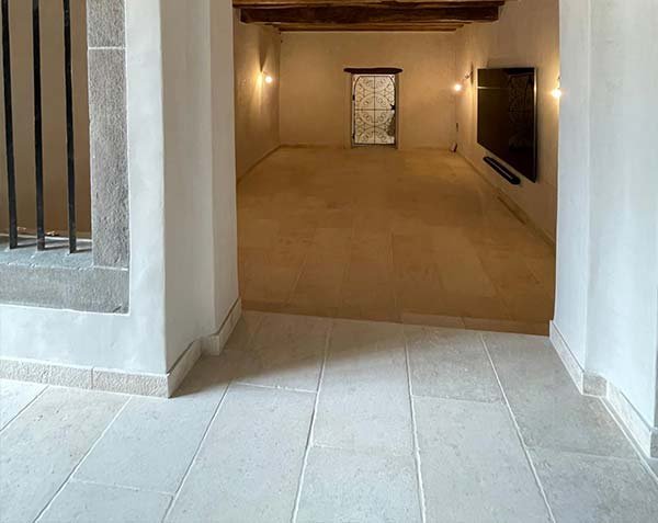 Sol intérieur en pierre de Semond Nuancé Antique - Bandes de 40 cm x Longueurs Libres