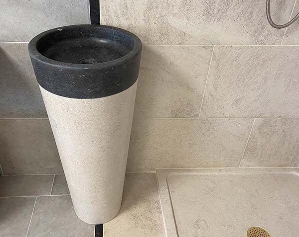 Vasque fut colonne avec receveur - Pierre Charmot Clair Adouci et Pierre Bleue Belge Adouci