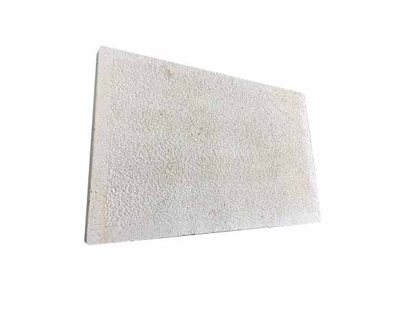 Doorstep stone - Landing in chiseled bush-hammered natural limestone