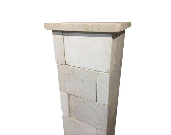 Chapeau plat en pierre Chapeau plat en pierre