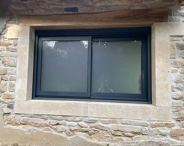 Natural limestone window frame with sill - Lanvignes Golden-Yellow Natural limestone window frame with sill - Lanvignes Golden-Yellow