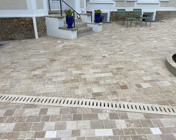 Pavés en pierre naturelle - Modèle Citeaux Antique Lanvignes Doré-Jaune et Semond Nuancé Pavés en pierre naturelle - Modèle Citeaux Antique Lanvignes Doré-Jaune et Semond Nuancé