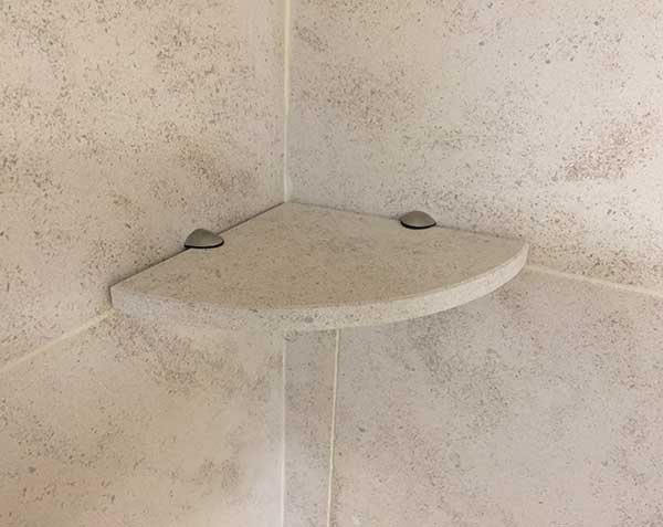 Rounded corner shower shelf - Charmot Clair Honed