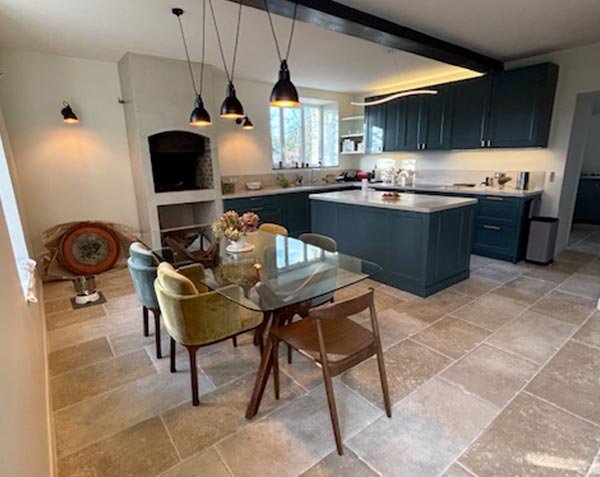 Kitchen with antique natural stone slabs from Burgundy