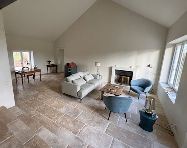 Living room – Dining room in 100% handmade natural stone