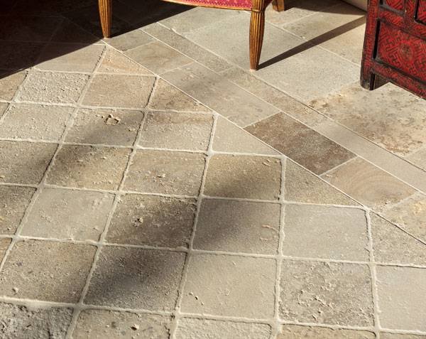 Burgundy Stone Cobblestones in a Living Room - 18 x 18 cm Burgundy Stone Cobblestones in a Living Room - 18 x 18 cm