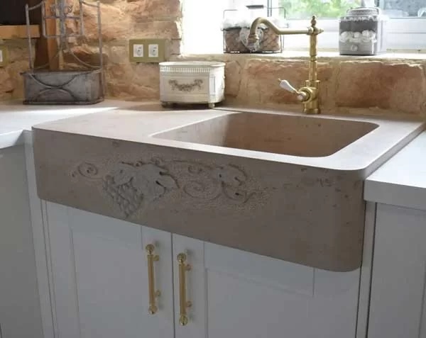 Sink in Burgundy limestone - Comblanchien Sink in Burgundy limestone - Comblanchien