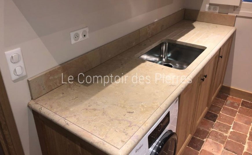 Poser un plan de cuisine en pierre