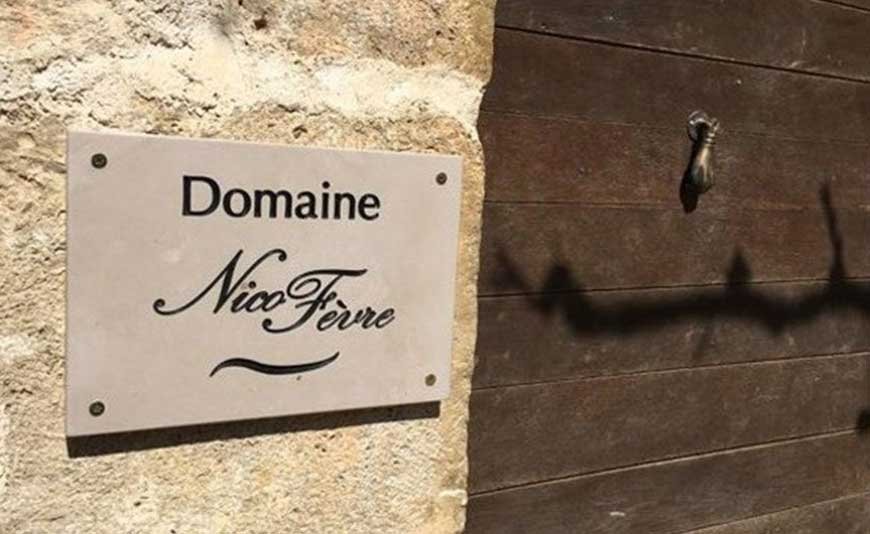 Comment fixer une plaque gravée en pierre ou un numéro de rue ? Comment fixer une plaque gravée en pierre ou un numéro de rue ?