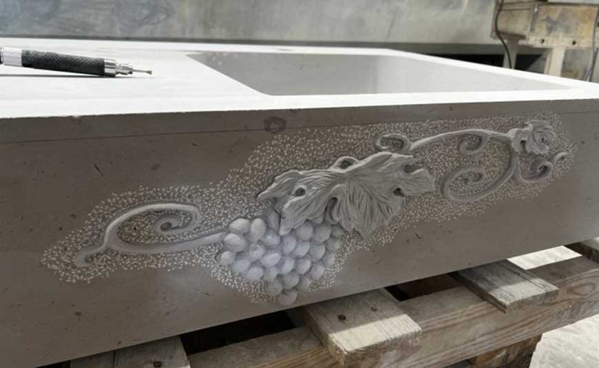 Sculpture personnalisée sur évier, vasque... en pierre