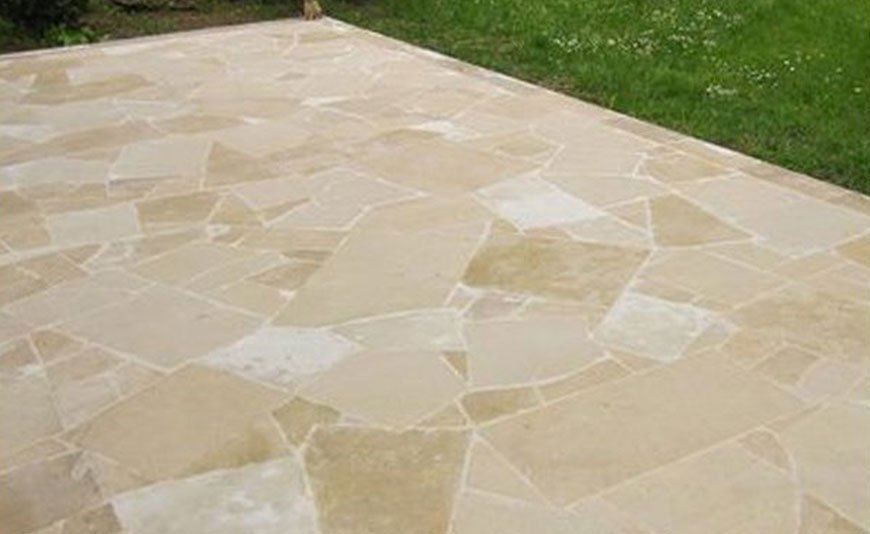 Pose opus incertum en pierre