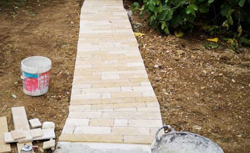 Faites vous la pose de vos pierres de Bourgogne ?