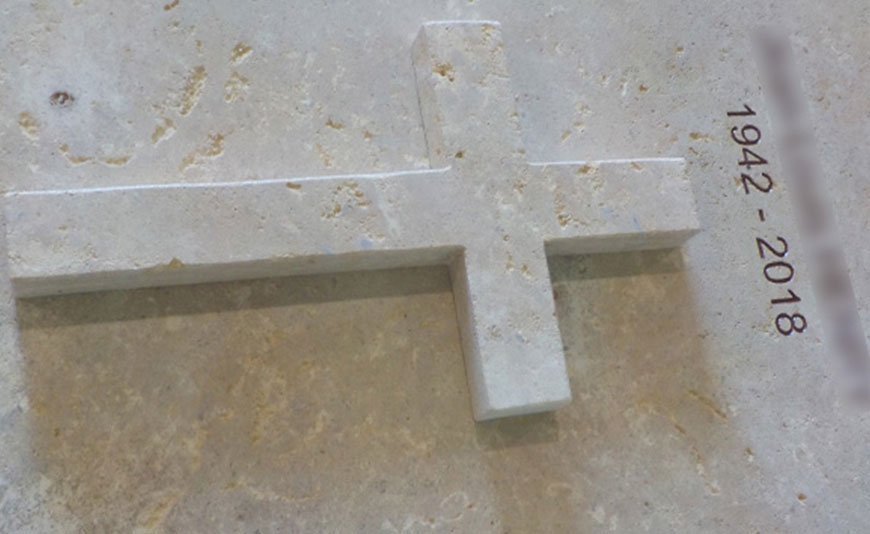 Marbre funéraire et pierre tombale