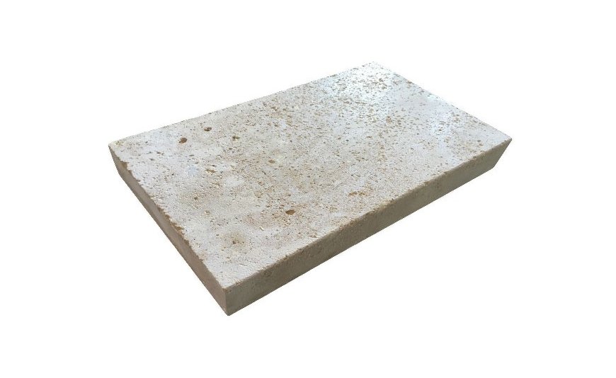 Finition de nos margelles de piscine en pierre